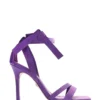 Sandália em Pele Roxa com Múltiplas Tiras e Salto Alto Fino