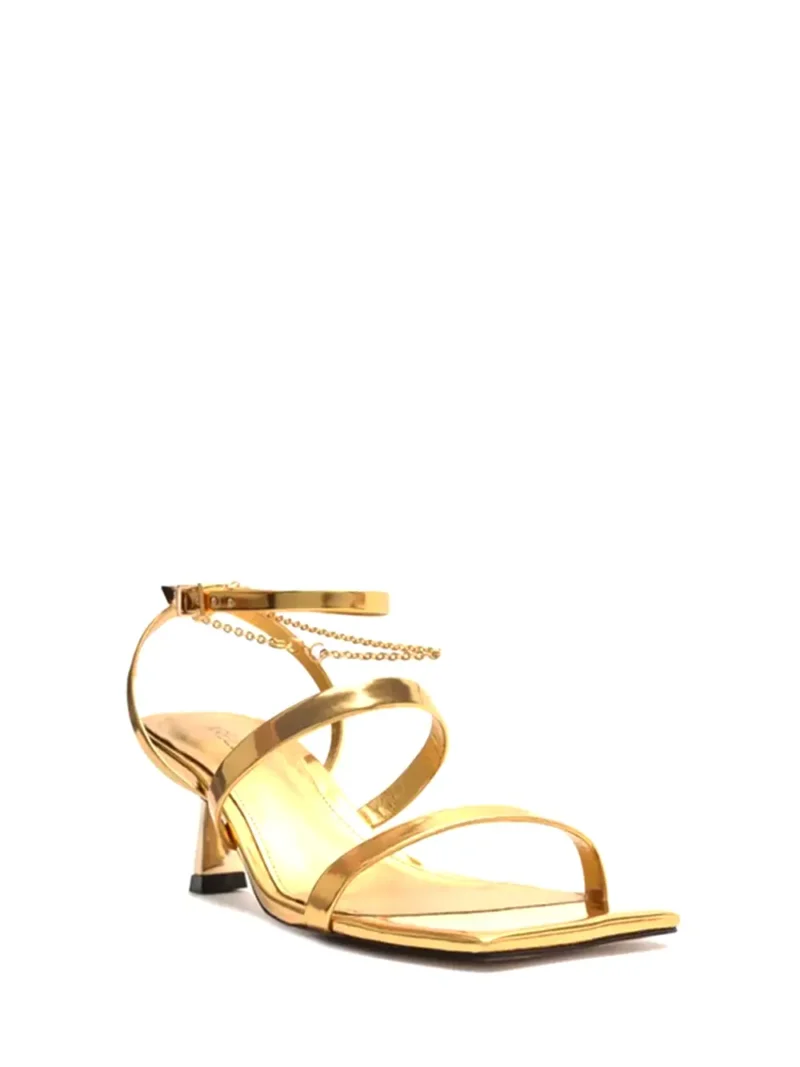 Alternative view of Sandália em Pele Dourada com Múltiplas Tiras e Pormenor de Corrente