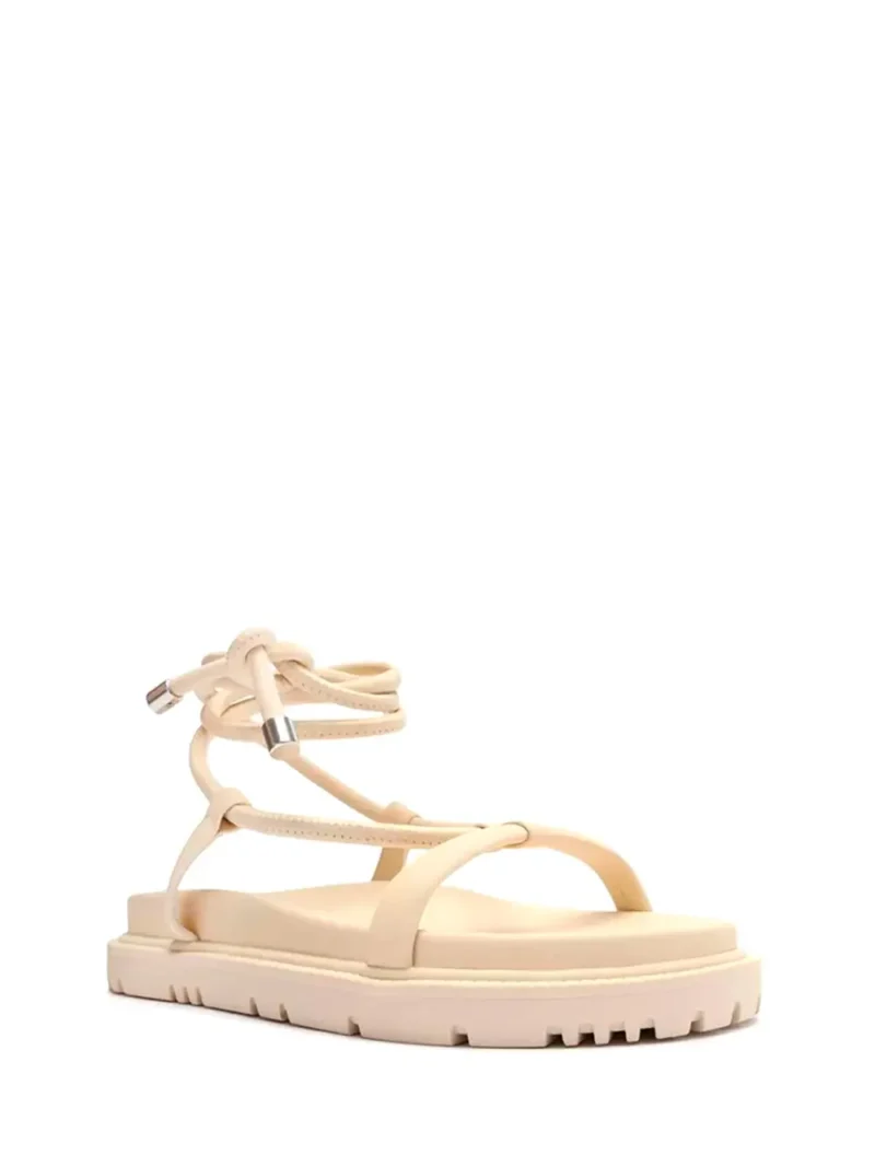 Alternative view of Sandália Rasa em Pele Off-White e Múltiplas Tiras