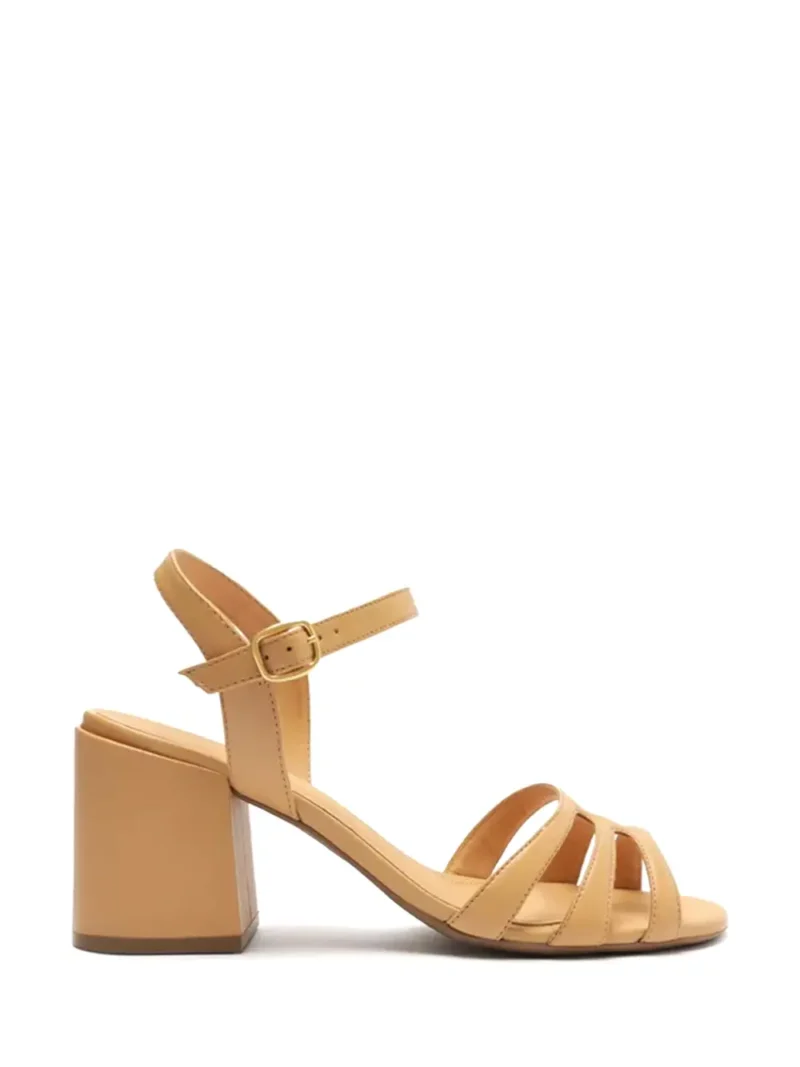 Sandália em Pele Beige e Múltiplas Tiras