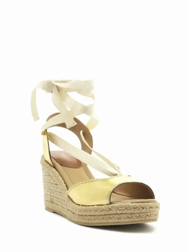 Alternative view of Sandália com Plataforma e Pele Dourada