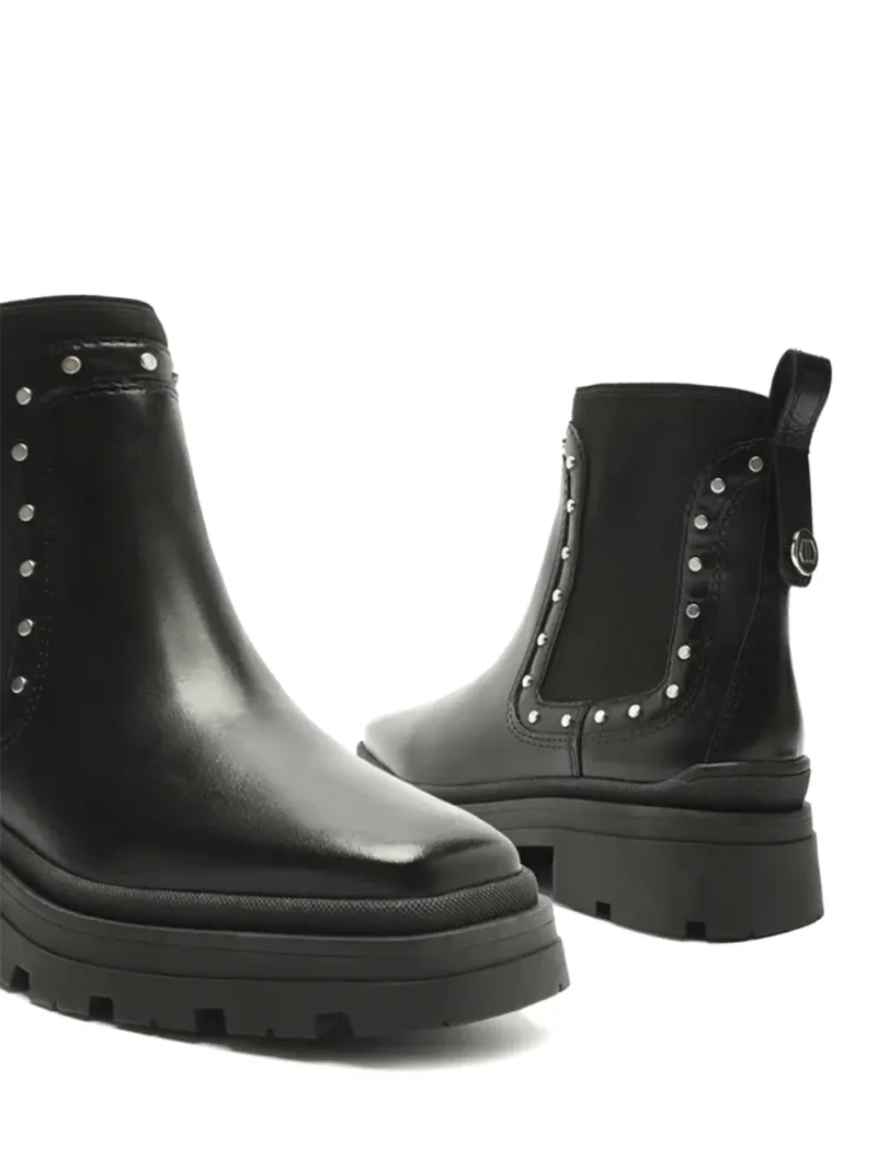 Bota Preta em Pele e Tachas - Image 4