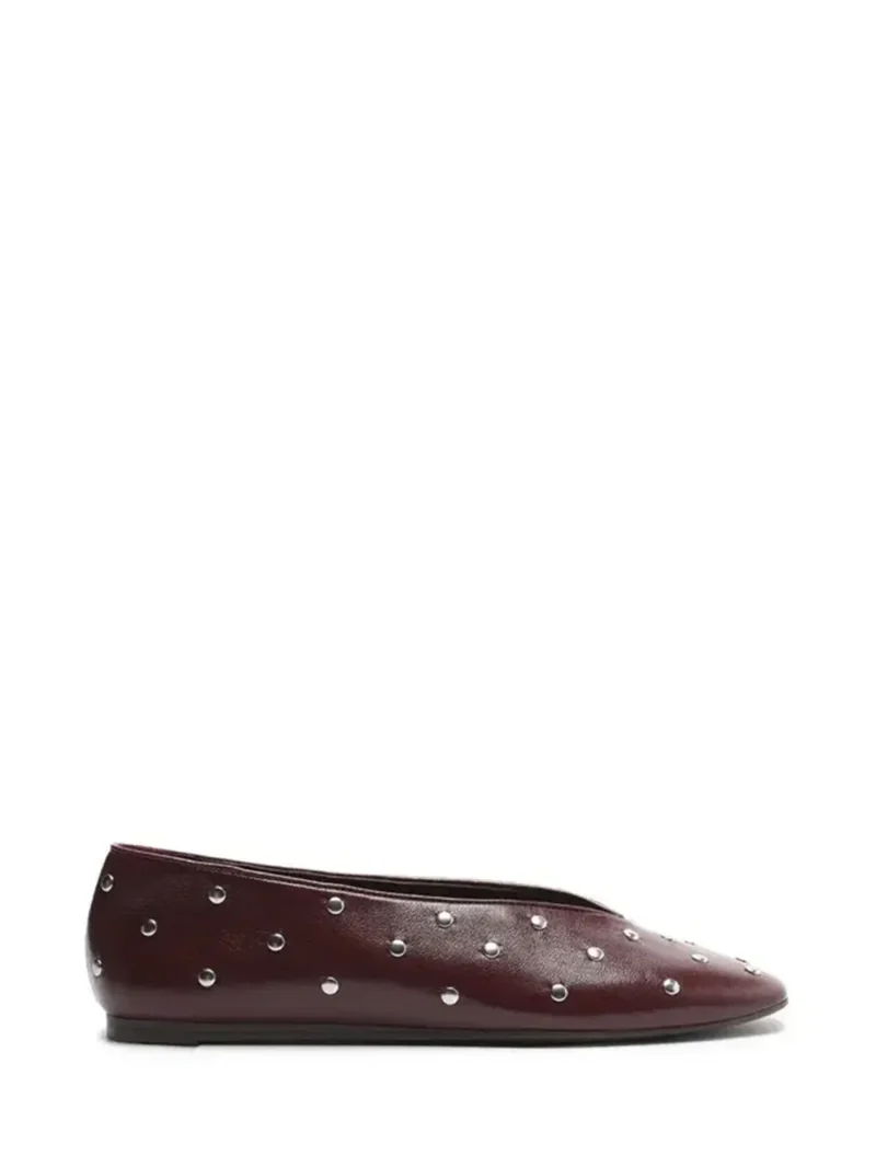 Sabrina em Pele Bordeaux e Tachas