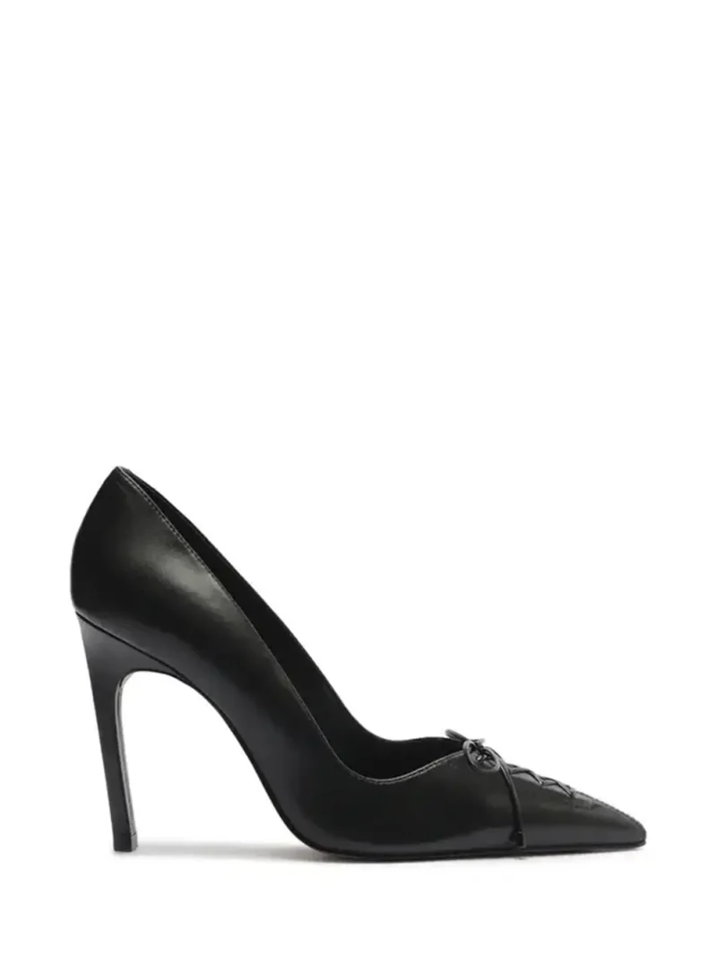 Scarpin Preto em Pele e Atacadores