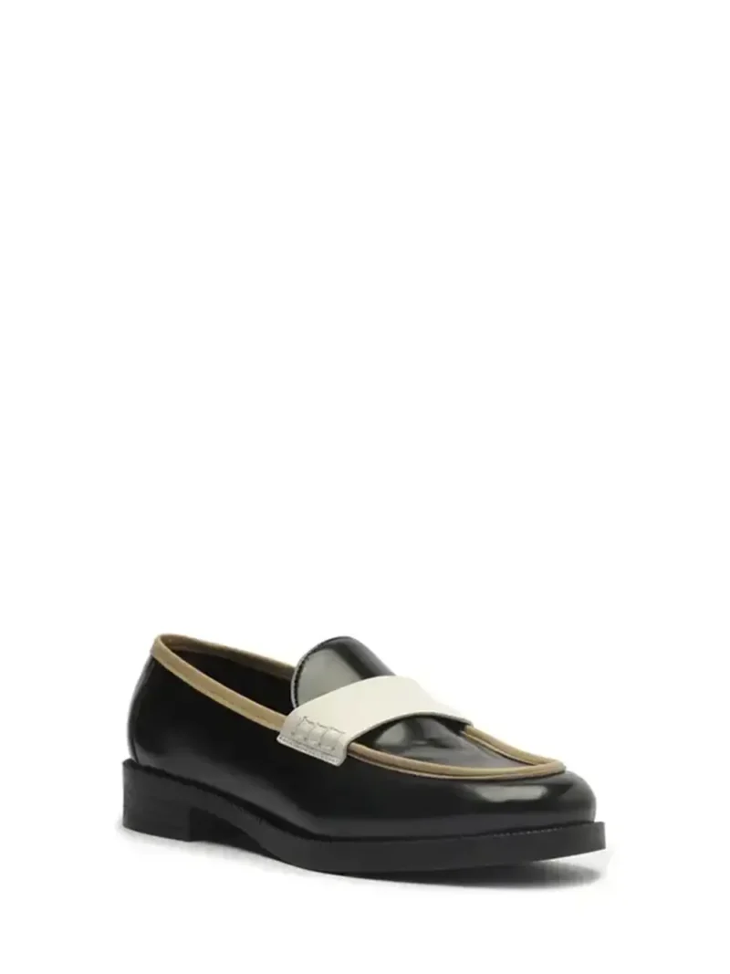 Alternative view of Loafer Preto em Pele e Pormenor Branco