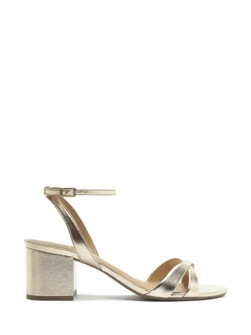 Sandália em Pele Dourada com Tiras