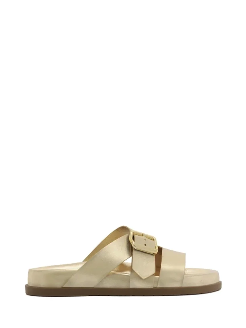Sandália em Pele Dourada e Tiras Largas Fivela