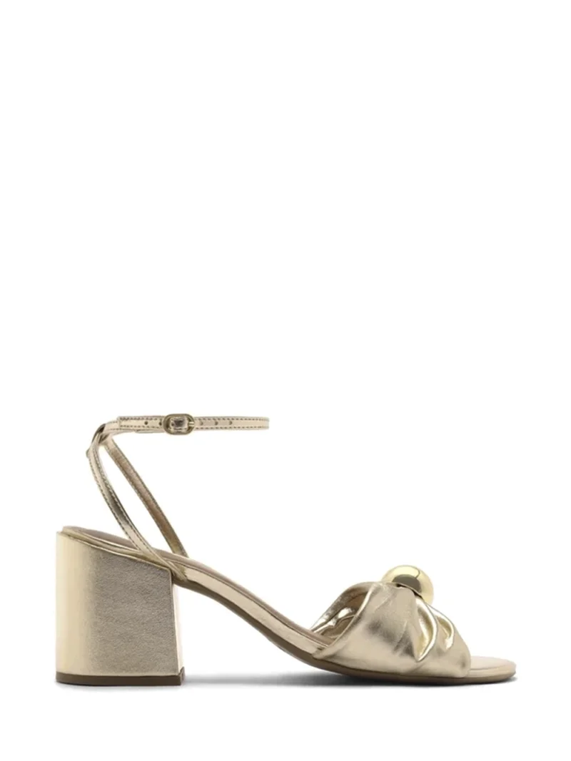 Sandália em Pele Dourada e Salto Médio