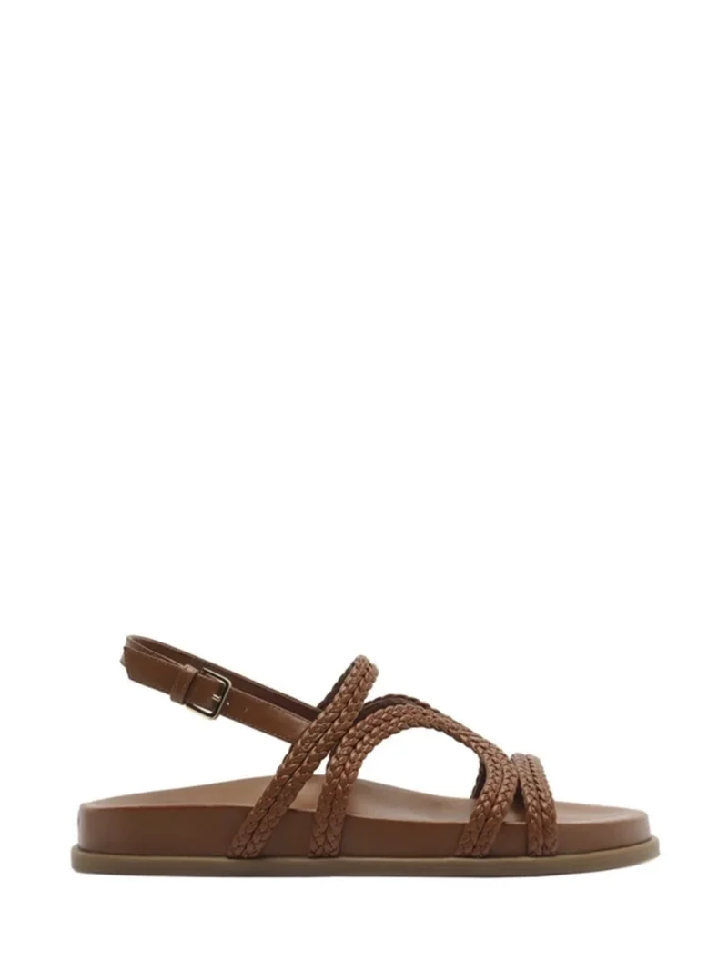 Sandália em Pele Castanha e Tiras Trançadas