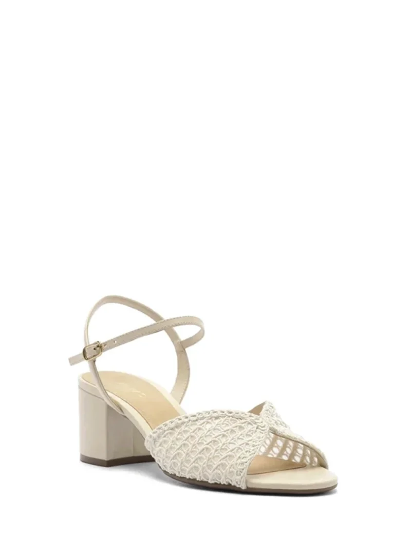 Alternative view of Sandália em Pele Off-White e Tiras com Bordado